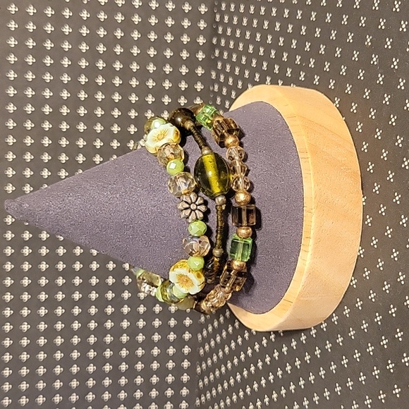 Vintage Trio Handmade green tone boho flower bead stretch bracelets - Picture 1 of 11